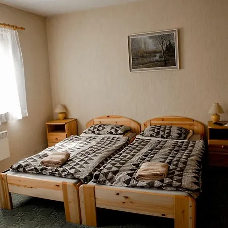 Berger Pince-vendégház, Hajósi Pincék Casa de hóspedes Hajos